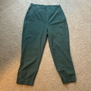 Lululemon cropped jogger